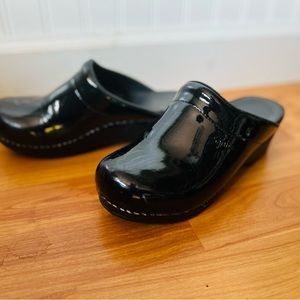 Sanita women’s clogs